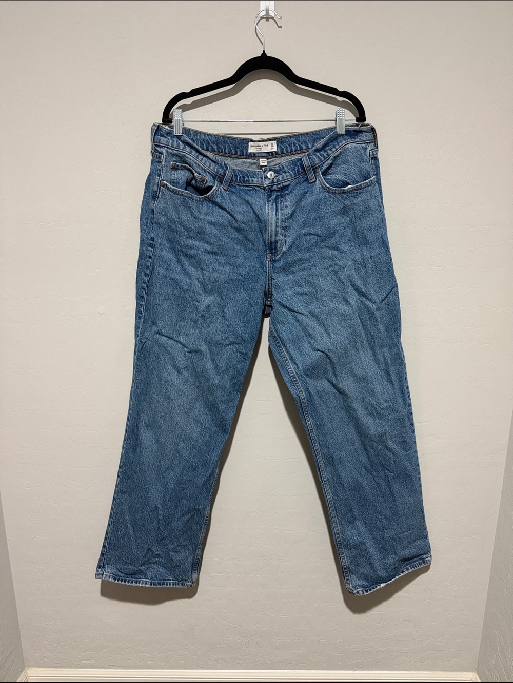 Abercrombie & Fitch Medium Blue the Baggy Low Rise Curve Love Women’s Jeans